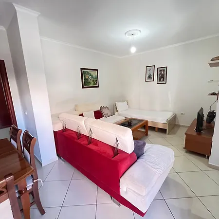 Cozy 1 Bedroom Apartment, Sea Breeze, Free Parking & Balcony * ساراندا