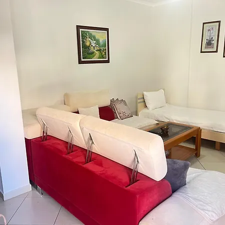 Cozy 1 Bedroom Apartment, Sea Breeze, Free Parking & Balcony شقة ساراندا