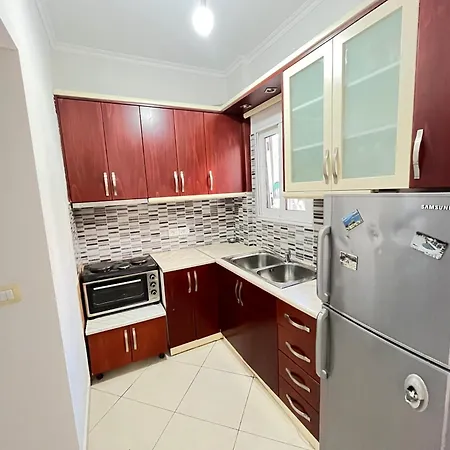 Cozy 1 Bedroom Apartment, Sea Breeze, Free Parking & Balcony ساراندا
